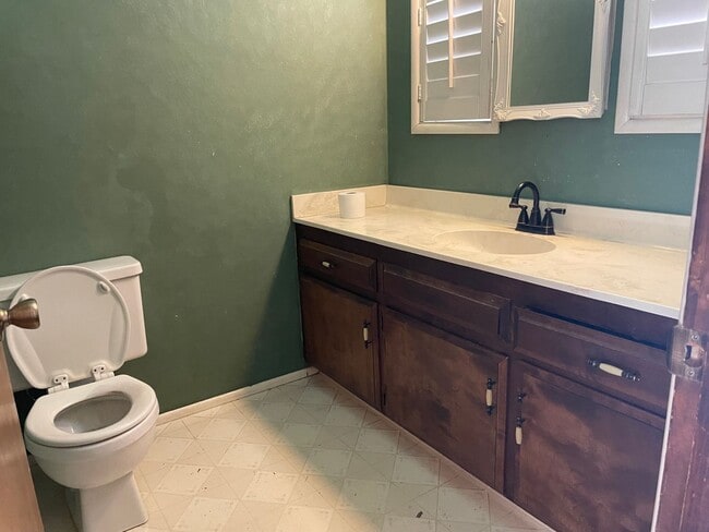 Building Photo - 3 bedroom 3 bath in Crestline.