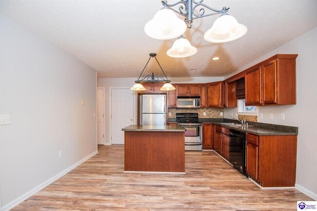 Building Photo - 605 Wind Brook Dr
