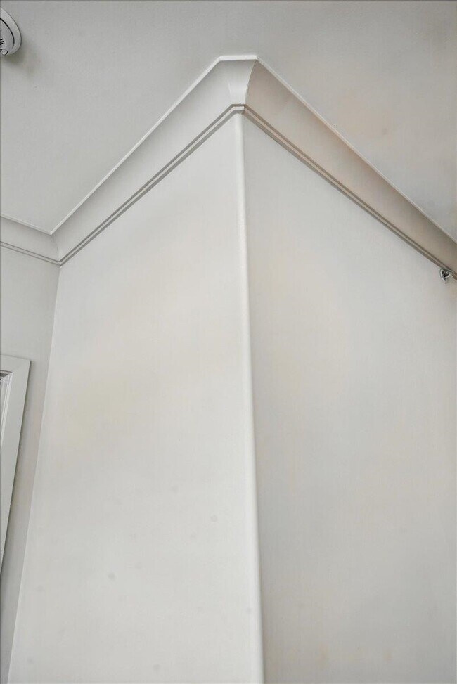 Building Photo - 440 NORTH Ave E