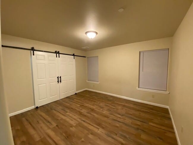 Building Photo - Simply gorgeous 3/2 with 2 car garage, dog...