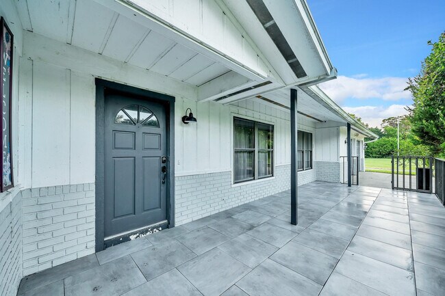 Building Photo - 10962 57th Pl S