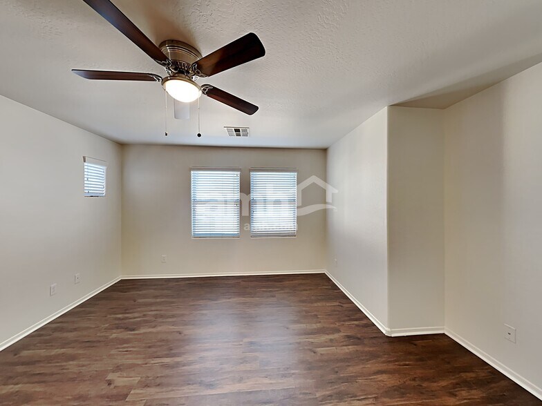 Building Photo - 2549 E Bart St