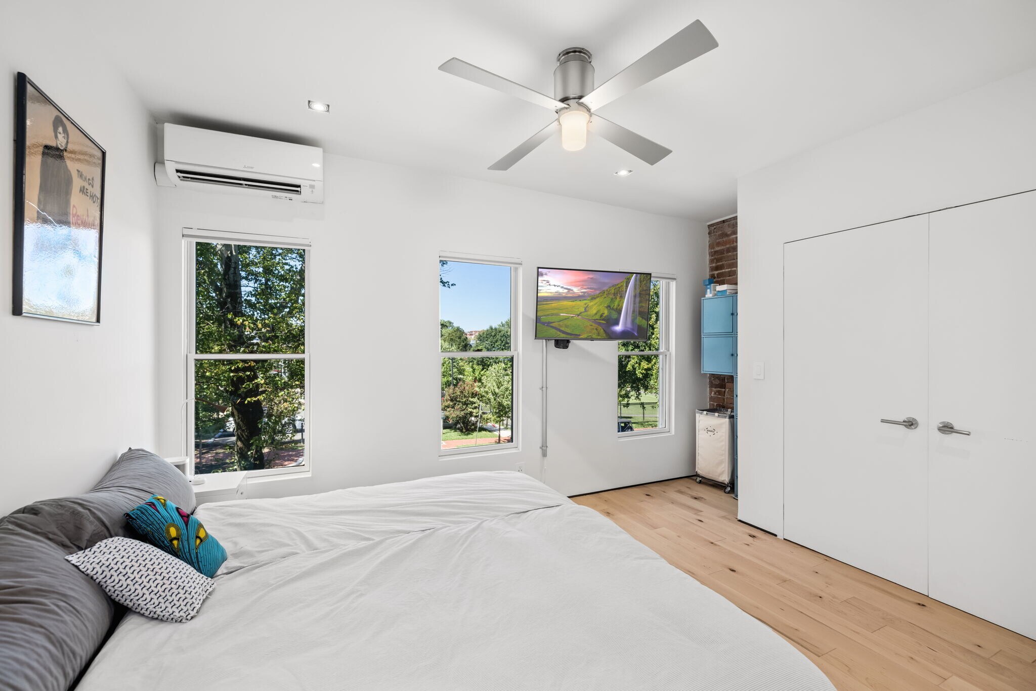 Building Photo - 619 10th Street NE