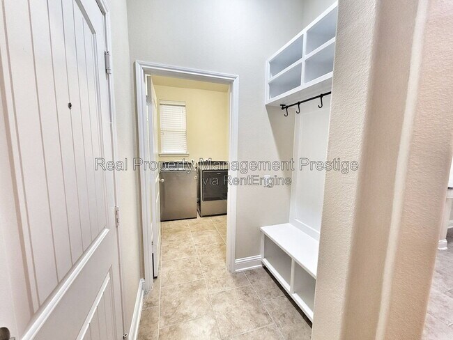 Building Photo - 4820 Piares Ln