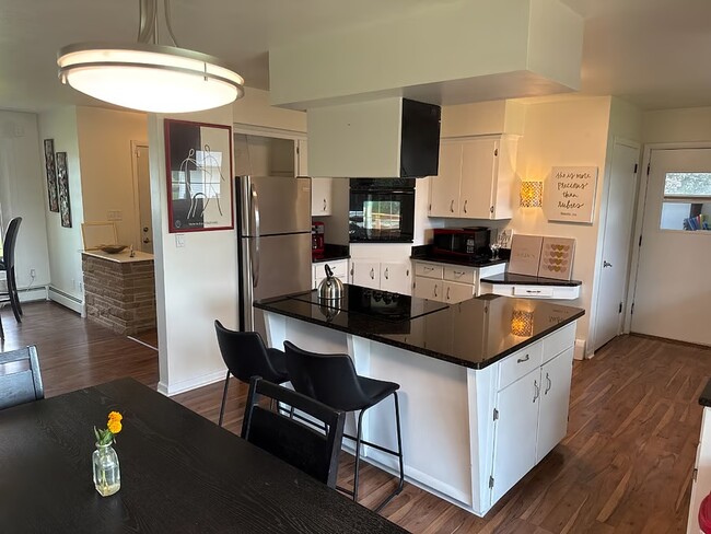 Building Photo - 15125 Washington Ave