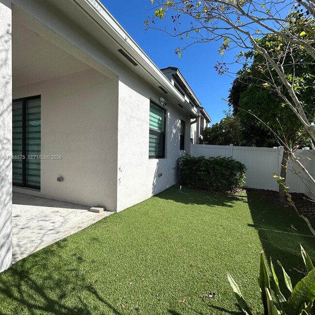 Building Photo - 312 NW 36th Ave