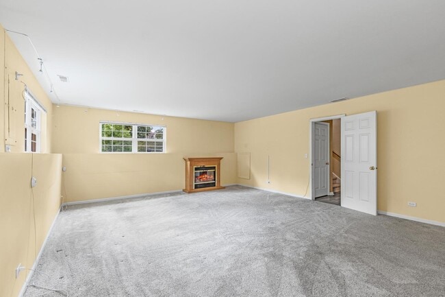 Building Photo - 1047 Chadwick Dr