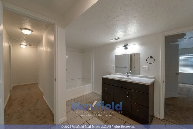 Building Photo - NEW CARPET - 6BD 4BTH 2GAR - Home in Lehi - 6 Month Lease available