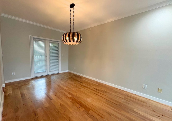 Building Photo - 3952 Richmond St