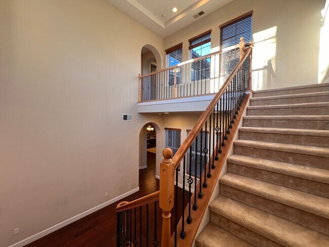 Building Photo - Large Home located in the Gated Community of Dorado in S. Reno