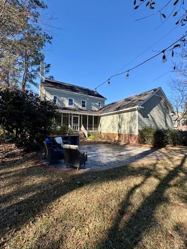 Building Photo - Spacious Five Bedroom Home in Mount Pleasant