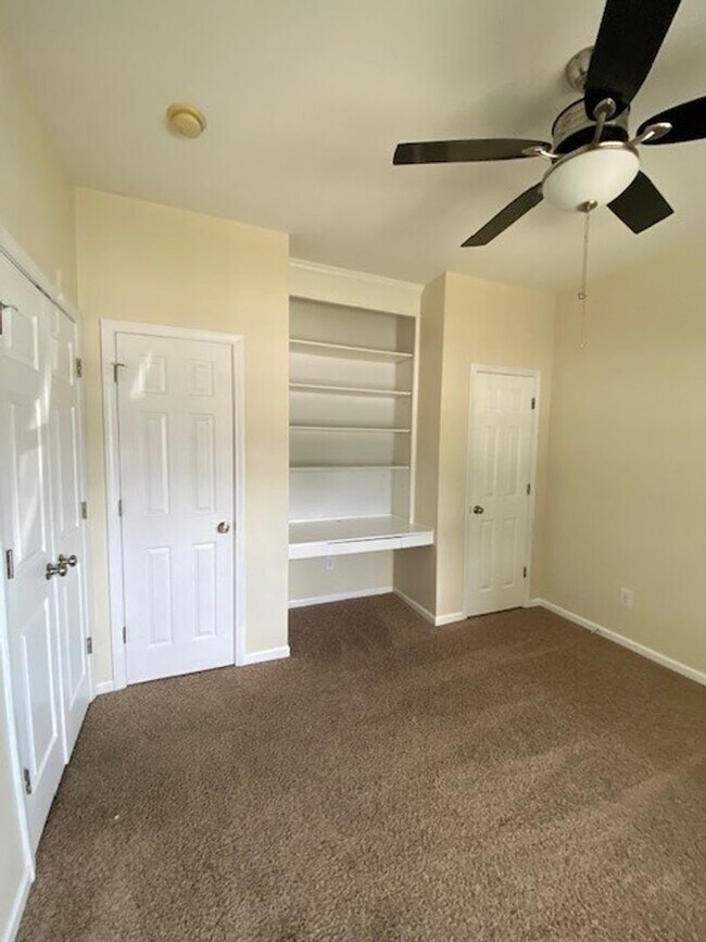 Building Photo - Welcome to this stunning 3-bedroom, 2-bath...