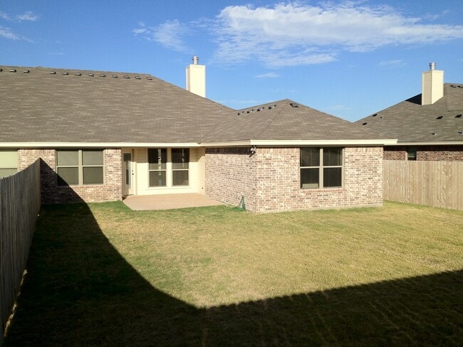 Building Photo - Duplex