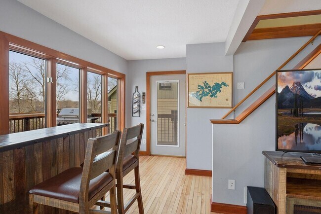 Building Photo - 4887 Edgewater Dr