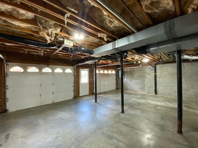 Building Photo - 1800 Curraghmore Rd