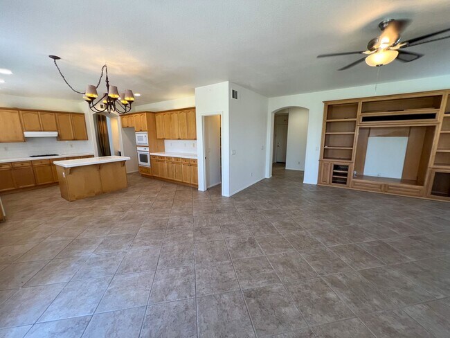 Building Photo - Spacious 4 Bedroom 3 Bathroom Home with 3 ...