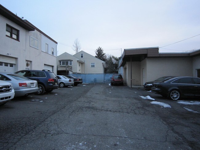 Building Photo - 197 Christie Ave