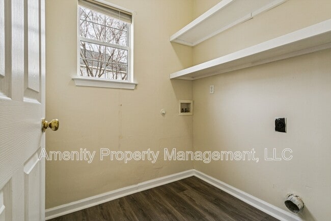 Building Photo - 979 Holbrook Dr