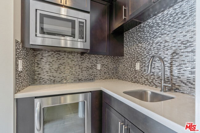 Building Photo - 12860 S Seaglass Cir