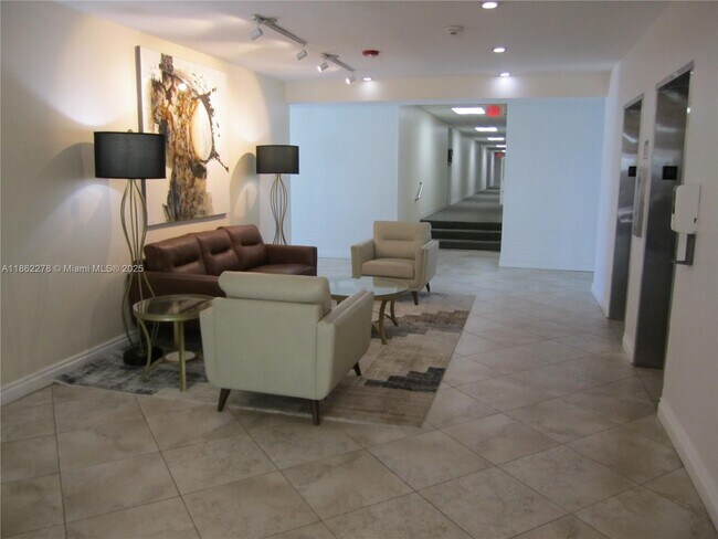 Building Photo - 1350 River Reach Dr