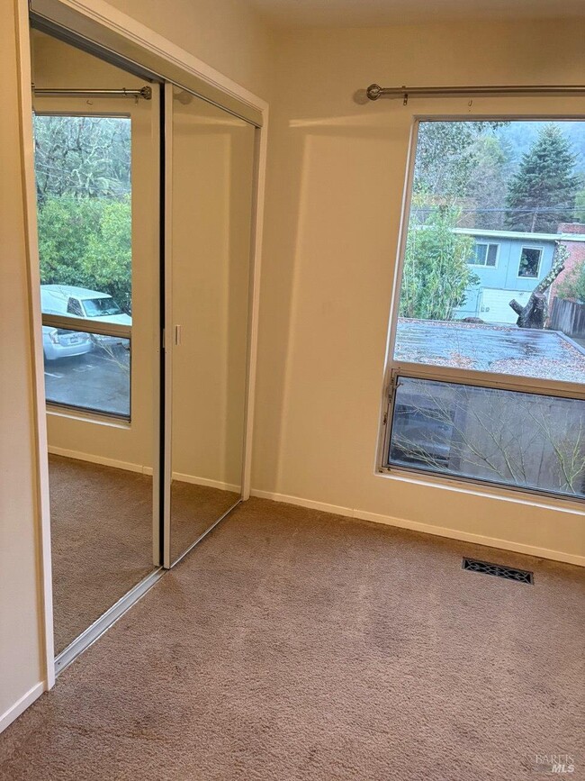 Building Photo - 323 Bolinas Rd