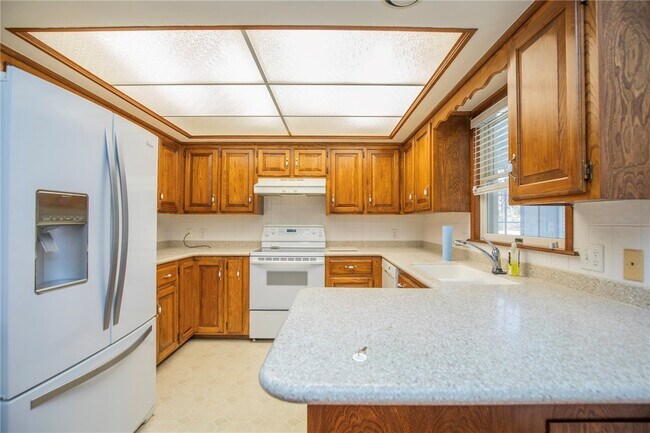 Building Photo - 12 Deddington Dr