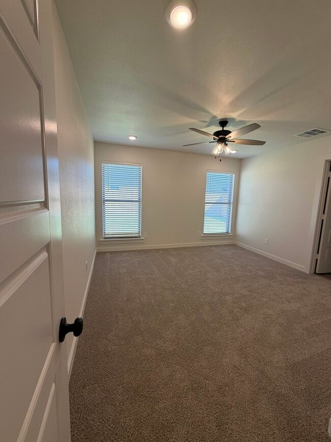 Building Photo - 9204 Prairieland Dr