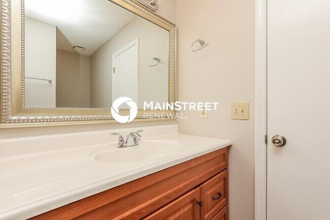 Building Photo - 4 Bedroom Pet-Friendly Home in GOODLETTSVILLE, TN with Main Street Renewal