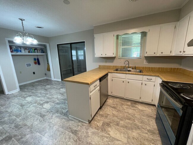 Building Photo - 118 Hollingsworth Dr
