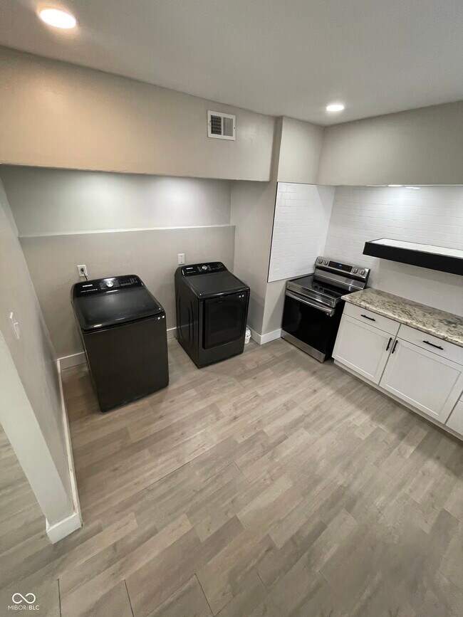 Building Photo - 321 E 31st St