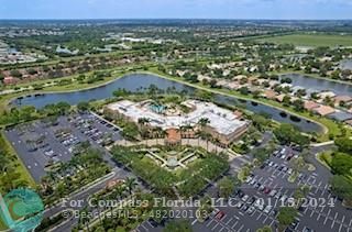 Building Photo - 5758 Royal Lake Cir
