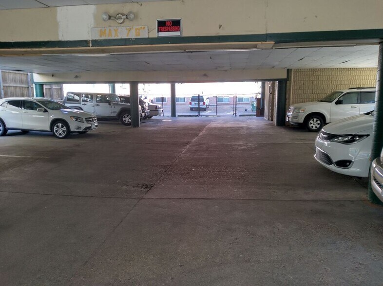 Building Photo - 1425 Yosemite St