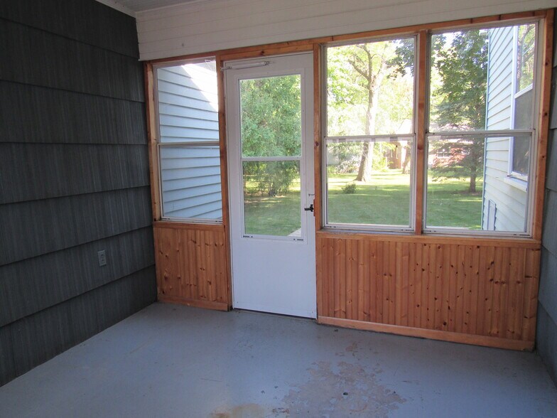 Building Photo - 1605 Broadlawn Ave