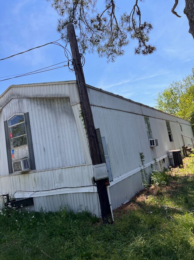 Building Photo - 208 W 43rd St