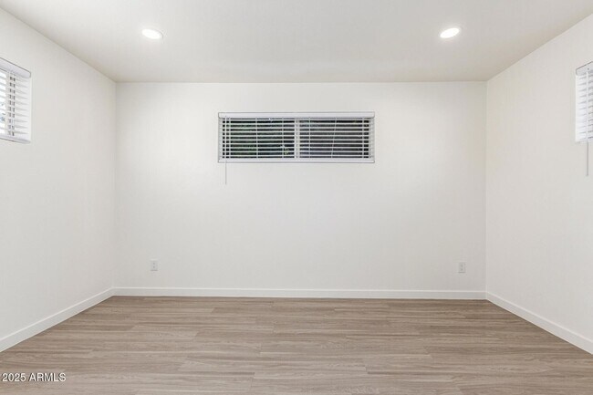 Building Photo - 5306 N 8th Ave