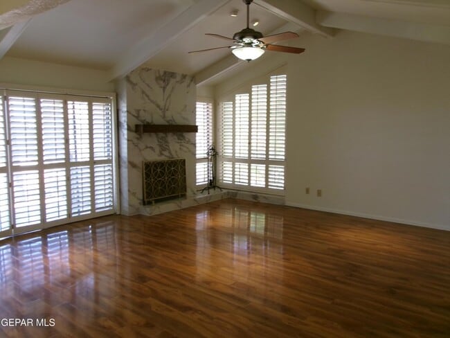 Building Photo - 5852 Mira Serena Dr