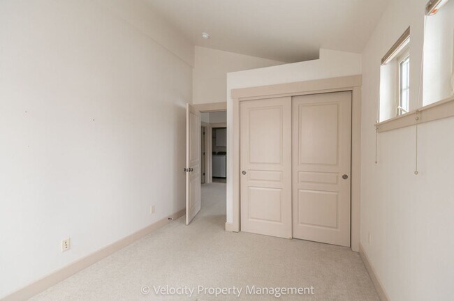 Building Photo - 2469 NW Sacagawea Ln