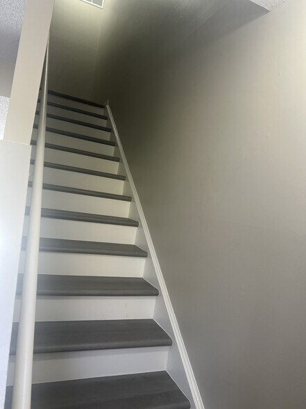 Building Photo - 595 Winding Creek Rd