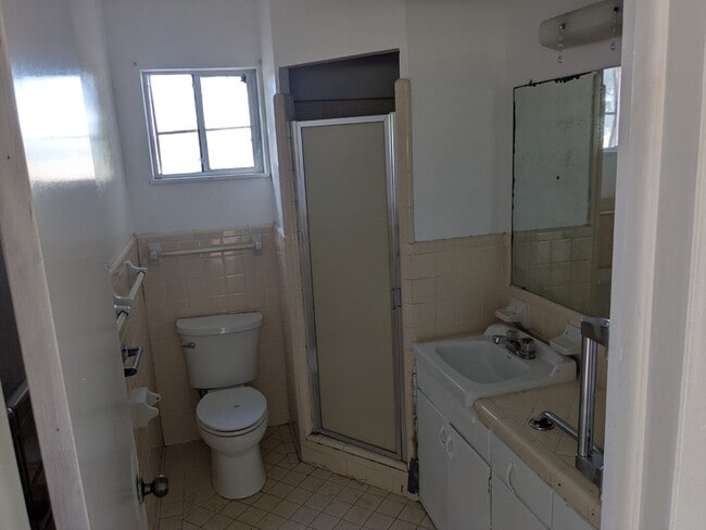 Building Photo - 1439 N Alamo Rd