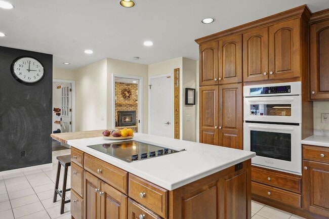 Building Photo - 310 Yosemite Trail