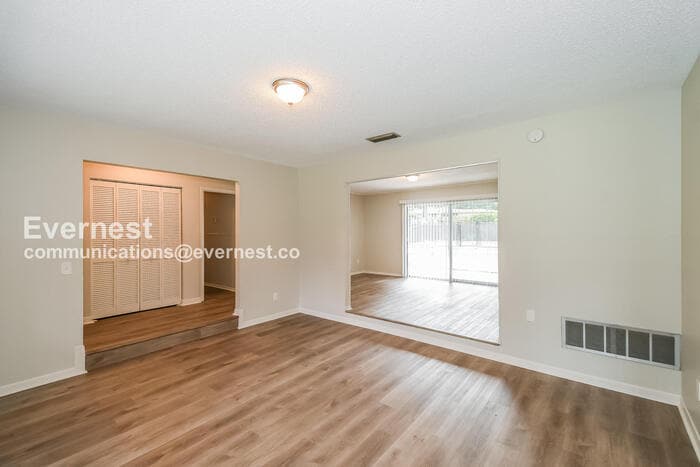 Building Photo - 3323 Lakemar Pl