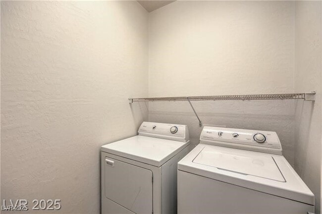Building Photo - 3520 Kittiwake Rd