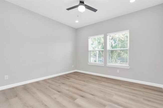 Building Photo - 2347 Hoskins Dr