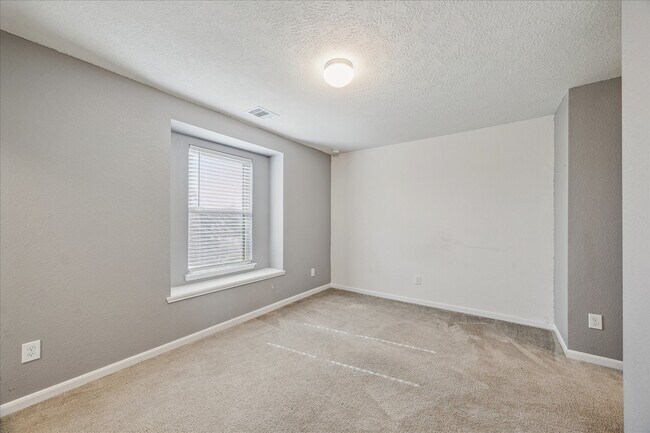 Building Photo - 2542 White Bluff Ln