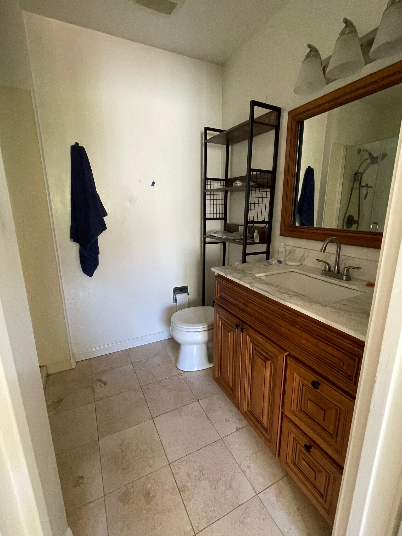 primary bath - 1200 Elm St