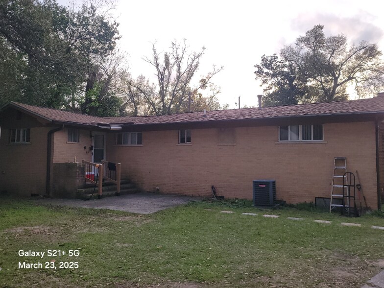 Building Photo - 2604 N M St