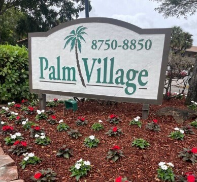 Building Photo - 8820 Royal Palm Blvd
