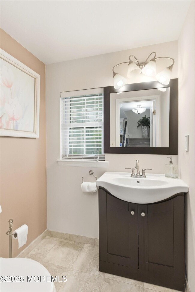 Building Photo - 19 Horseshoe Ct