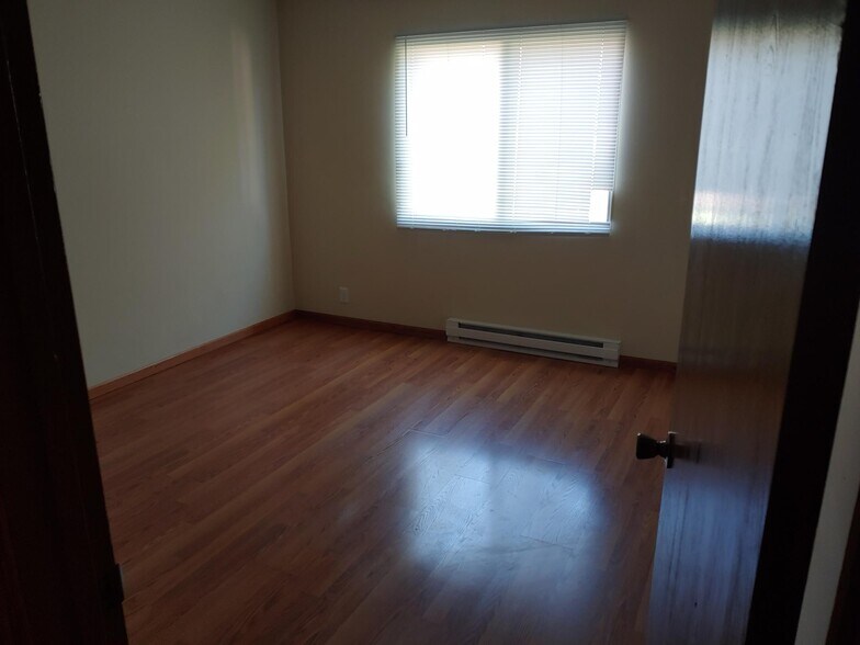 Building Photo - 4315 Kennedy Dr