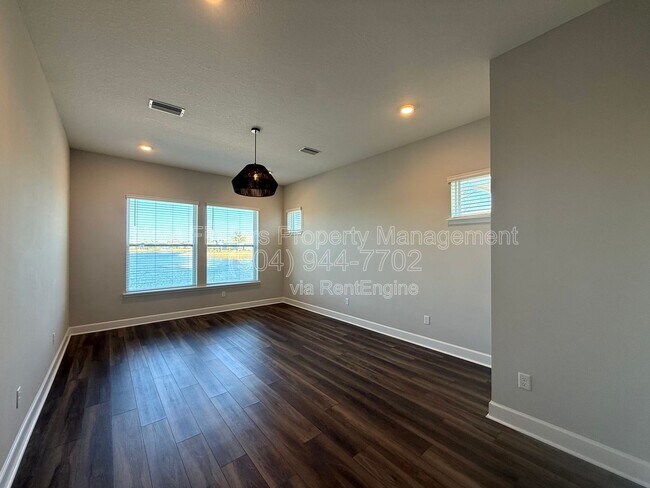 Building Photo - 10682 Aventura Dr